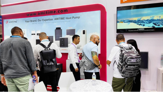 amitime-canton-fair-customer-viewing-heat-pump-products-3