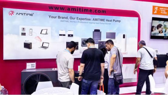 amitime-canton-fair-customer-viewing-heat-pump-products-2