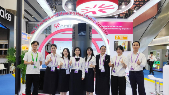 amitime-canton-fair-exhibition-team-group-photo